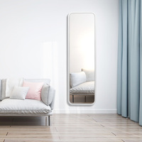 Miroir sur pied de luxe à cadre métallique fin et moderne, avec coins arrondis, éclairage LED intégré et interrupteur tactile, écologique
