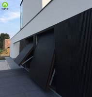 Porte de garage moderne et élégante en aluminium à lattes verticales automatiques