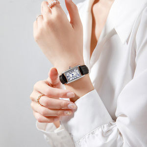 <span class=keywords><strong>Orologio</strong></span> al Quarzo da <span class=keywords><strong>Donna</strong></span> con <span class=keywords><strong>Cinturino</strong></span> in <span class=keywords><strong>Pelle</strong></span> e Cassa in Acciaio Inossidabile, Impermeabile, Design alla Moda, Quadrante Quadrato, Logo OEM, Stile Retrò ed Elegante - Product Image 2