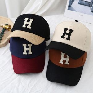 หมวกแก๊ปทรงแคชเชียลผ้าคอตตอนทวิลล์สีทูโทน 6 แผง ปักลาย - Product Image 1