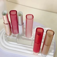Nouveau design, tube de baume à lèvres vide de luxe 3-3,5g, métallique doré, avec couvercle à charnière, emballage cosmétique personnalisable