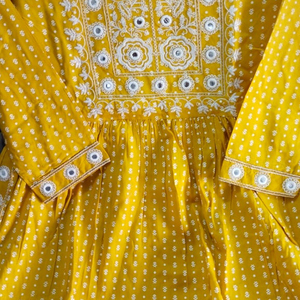 Kurti de algodón indio para mujeres Precio bajo Fábrica de Ropa Étnica Venta al por mayor Mujeres Kurti Estilo indio étnico Kurta Dupatta Set - Product Image 2