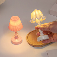 Lampe de table décorative minimaliste en forme de fleur pour chevet et mariages, petit ornement d'ambiance