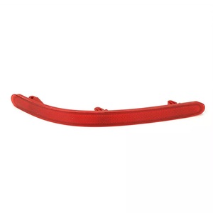 Reflector de Parachoques Trasero para Volkswagen Touareg 2003-2010, Forma de Menisco, Luz de Freno Roja de Montaje Alto, Lente LED - Product Image 1
