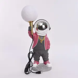 Harz moderne Tischlampe Kunstdekor Hip Hop Astronauten-Wohnzimmer Großer Schrank Dekor Astronautenstatue für Kis