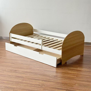 Letto singolo Montessori per bambini con sponda di sicurezza, in legno, con cassetto contenitore per bambine - Product Image 3