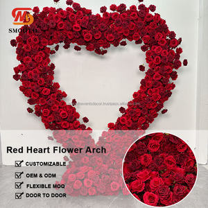 Arc en forme de coeur lisse avec toile de fond de fleurs arc de coeur blanc rouge personnalisé avec fleurs doubles - Product Image 2