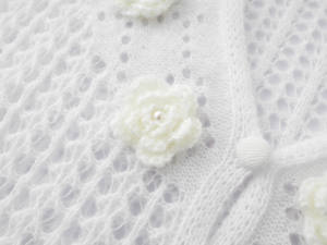 <span class=keywords><strong>Cardigan</strong></span> court blanc pour <span class=keywords><strong>femme</strong></span> avec embellissements floraux 3D - Tricot <span class=keywords><strong>ajouré</strong></span> col en V - Product Image 4