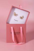 Boîte cadeau de luxe personnalisée avec logo pour bijoux, tiroir en papier recyclable haut de gamme avec revêtement UV et impression sérigraphiée pour montres et lunettes