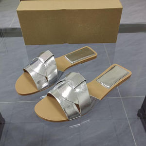 Soldes d'été : Sandales et claquettes décontractées plates à bout rond pour femmes, couleur unie, grandes tailles, pour l'extérieur - Product Image 3