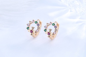 Pendientes Huggie de Zirconia Chapados en Oro de 18K para Niños, de Aleación de Cobre, Modernos, para Uso Diario y Nocturno - Product Image 4