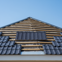 Tuiles de toiture en métal revêtues de pierre modernes, imperméables et ignifuges, longue durée de vie pour appartements, hôtels, entrepôts, parcs, temples et ateliers