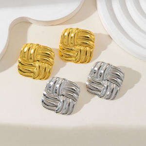 Boucles d'oreilles élégantes tressées en or pour femmes Bijoux en acier inoxydable à la mode pour tenues à la mode - Product Image 2