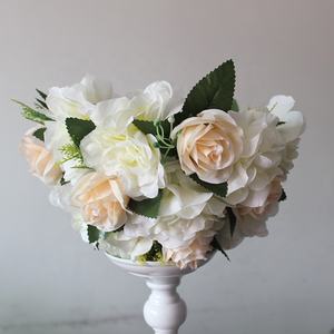 <span class=keywords><strong>Bouquet</strong></span> <span class=keywords><strong>de</strong></span> <span class=keywords><strong>mariage</strong></span> SPR mariée tenant des fleurs <span class=keywords><strong>mariage</strong></span> à la main <span class=keywords><strong>Bouquet</strong></span> <span class=keywords><strong>de</strong></span> mariée boule <span class=keywords><strong>de</strong></span> fleurs - Product Image 4