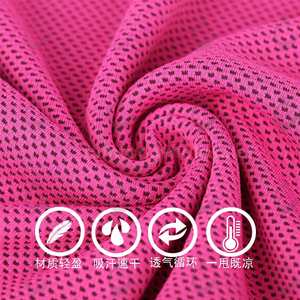 Serviette rafraîchissante en soie glacée pour équipement sportif promotionnel, idéale pour la salle de sport et les activités de plein air, avec mousqueton et support en silicone - Product Image 4