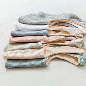 Babero para bebé recién nacido, toalla de saliva acanalada y terry de doble capa con botones ajustables - Product Image 4