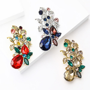 Broche de Lujo Elegante con Pedrería y Cristal, Accesorio Minimalista para Chaquetas, Abrigos, Cárdigans, Versátil y Chic para Bodas - Product Image 2