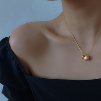 Nouveau Collier Femme en Acier Inoxydable Plaqué Or, Design de Niche Luxe Léger, Forme Cœur, Chaîne Figaro, Bouddhisme Naturel