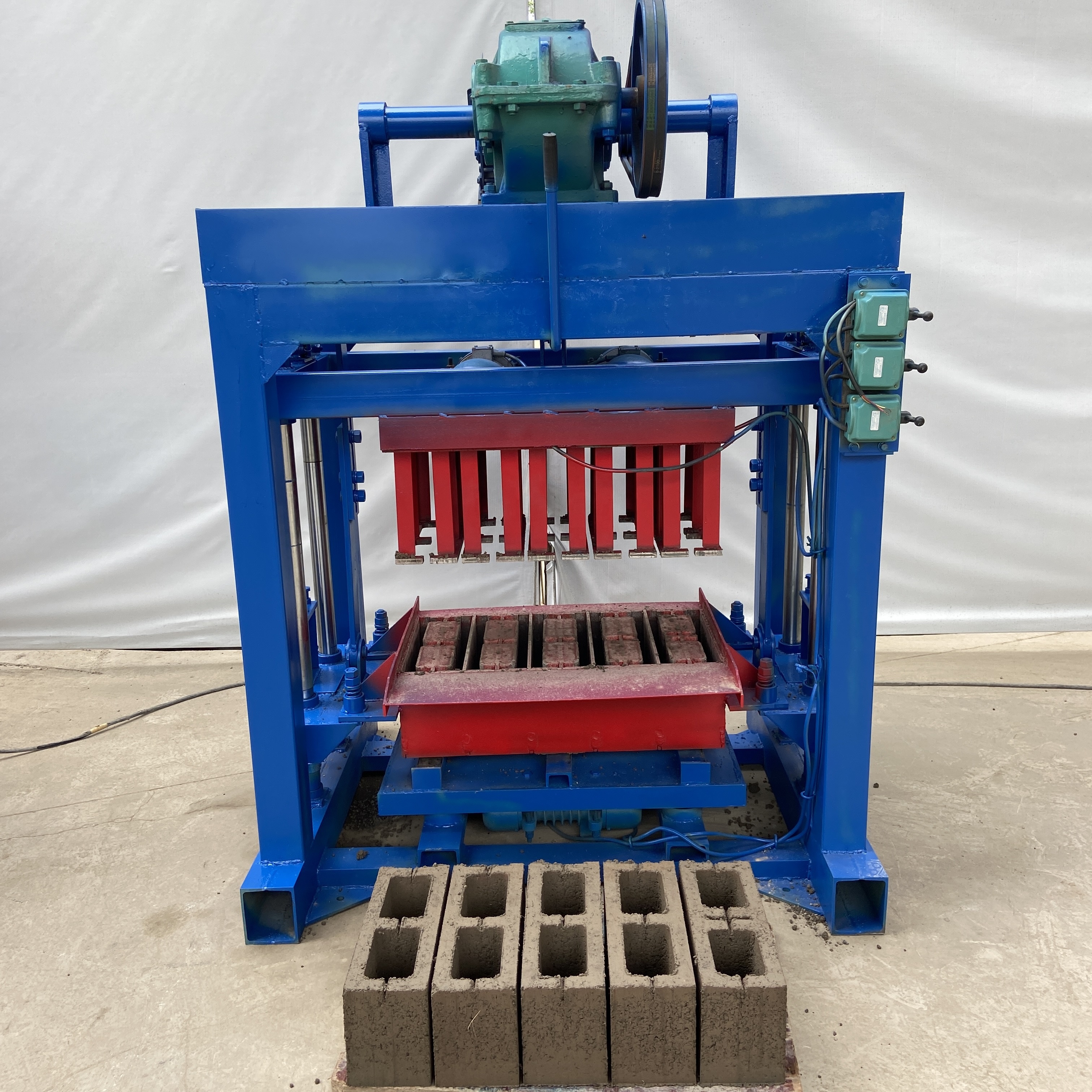 QTJ4-40D полноавтоматический кирпичеделательный пресс пустотелого кирпича цемента кирпечей из глины делают машины Max; Цвет зеленый, желтый, синий