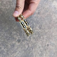 Bracelet tendance et luxueux en émail fin de 0,6 mm avec motif floral, incrustations de strass et motif ajouré pour femme - Vente en gros