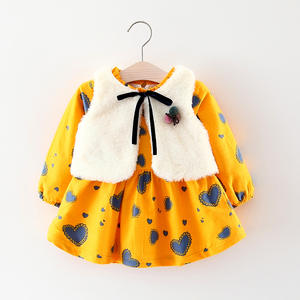 Vêtements d'hiver pour enfants, robes coréennes mignonnes pour bébés, robes à motifs de cœurs pour filles avec gilet de Chine - Product Image 1