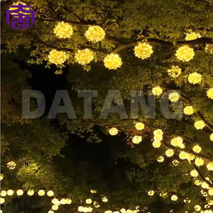 Boule lumineuse de Noël LED en plastique de 30 cm, style tendance, étanche, pour décoration suspendue d'arbre, utilisation intérieure, indice de protection IP65, à intensité variable - Product Image 4