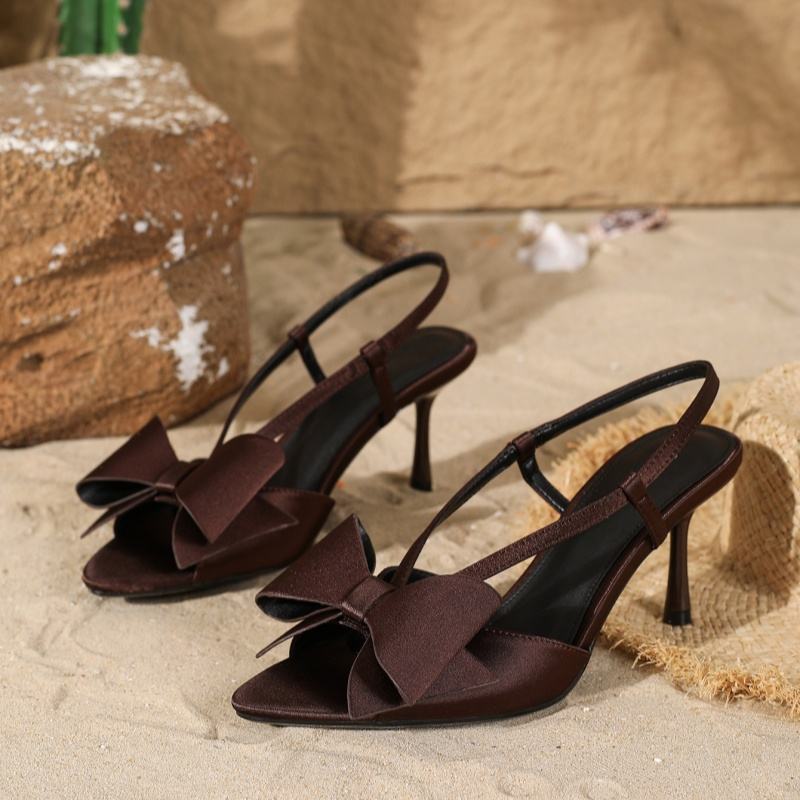 สีน้ำตาล