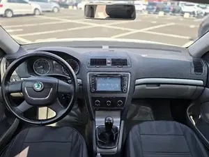 <span class=keywords><strong>Skoda</strong></span> Octavia 2013 1.6L d'<span class=keywords><strong>occasion</strong></span> Édition évasion manuelle Véhicule très bon marché Édition manuelle de Chine - Product Image 5