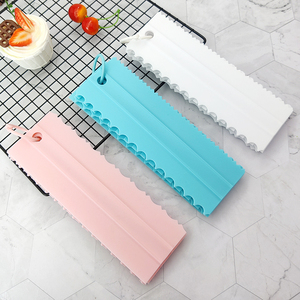 Set di Raschietti <span class=keywords><strong>per</strong></span> Decorazione Torte con Denti Lunghi, Taglierina <span class=keywords><strong>per</strong></span> Impasto, Spatola Lisciante, Utensili <span class=keywords><strong>per</strong></span> Pasticceria e Glassatura - Product Image 4