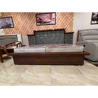 Lit double gonflable moderne rembourré avec cadre en fer et tables d'appoint |   Meubles de chambre à coucher de luxe de créateurs