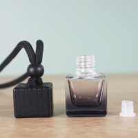 8ML Carré Mini Diffuseur De Voiture Bouteille Classique En Verre Suspendu Bouteille Vide Longue Durée Parfum Parfum Voiture Désodorisant