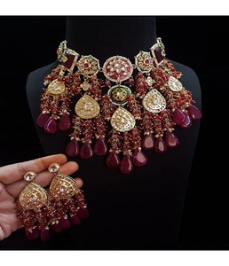 Conjunto de Collar Nupcial Kundan Hecho a Mano con Pendientes a Juego para Mujer, Accesorio de Joyería Premium para Bodas y Recepciones - Product Image 1