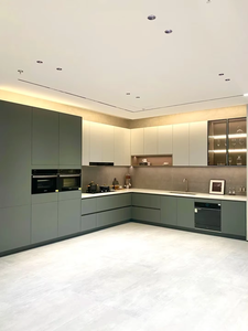 Vitrine moderne en verre avec éclairage LED, portes sans poignées, MDF gris pour appartement - Product Image 1