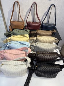 2026 Hot-selling Women's Cowhide Leather <b>Handbag</b> Luxury Genuine Leather <b>Medium</b> Bag Top Grain woven Leather Bags for Women - Product Image 5