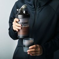 Logo personnalisé Portable Multi-Fonctions 16oz 450ml Bouteille shaker de protéines en plastique sans Bpa à trois couches avec boîte à pilules pour le sport Gym