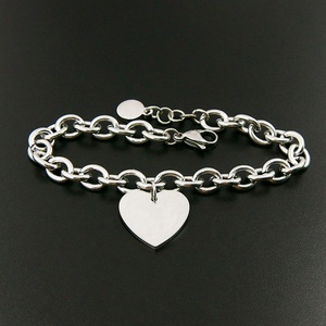 สร้อยข้อมือสแตนเลส OEM ดีไซน์หัวใจคลาสสิก สำหรับทุกเพศ เหมาะสำหรับวันครบรอบ - Product Image 1