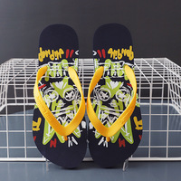 Tongs d'été pour hommes, résistantes à l'usure, nouvelles, antidérapantes, sandales simples d'extérieur, pantoufles de salle de bain, semelle plate, tendance, plage, en plastique