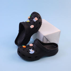 Sabots blancs pour enfants avec breloques de dessins animés, antidérapants, en plastique, pour l'intérieur et l'extérieur, pour tout-petits et garçons, style été - Product Image 3