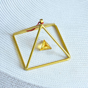Pyramide chantante en cristal triangulaire Jinfang, couleur or brunâtre, personnalisable, pour bain sonore - Product Image 4