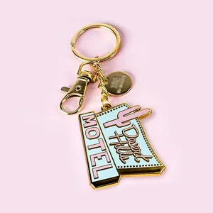 Tùy chỉnh quảng cáo 3D món tráng miệng phòng vàng mạ kim loại vòng chìa khóa motel men cứng Keychain