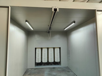 Cabine de peinture en poudre personnalisée avec dispositif de pulvérisation à jet pulsé pour boîtes métalliques, ligne de revêtement en poudre avec four de cuisson, certifiée CE