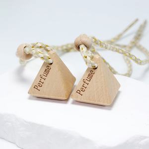 Lealabbaokno Botella de Vidrio con Carbón Activado de 6ml, Difusor de Perfume Vacío, Botella Colgante para Coche con Tapa de Madera - Product Image 4