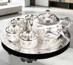 Set da Tè e Vino in Metallo Ecologico di Alta Qualità Design Mediorientale Include 1 Teiera 4 Tazze 1 Piatto per Uso Domestico - Product Image 2