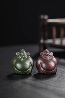 Ornement de théière en sable violet, fabriqué avec une grande expertise, de haute qualité