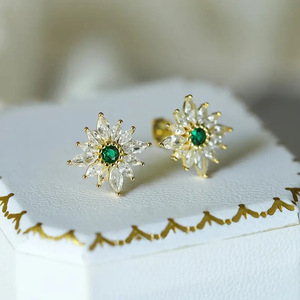 Eleganti Orecchini a Perno Floreali per Donne, Design Floreale Sognante, Accessori per Orecchie alla Moda per Uso Quotidiano - Product Image 2
