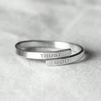 Bestseller TRUST GOD Gravierter Inspirierender Edelstahl Offener Ring Ein Modischer Verstellbarer Ring, Der Sehr Beliebt Ist