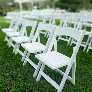 Hafif plastik istiflenebilir yastıklı sandalye seti katlanır chiavari parti ziyafet düğün çim sandalyeler olaylar için kiralama