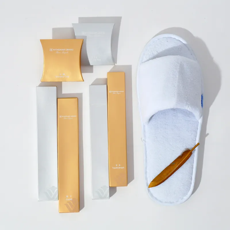 OEM 5 stelle Eco Friendly Kit dentale sacchetto di carta Kraft pacchetto bustina Hotel fornisce amenità Kit articoli da toeletta per gli ospiti