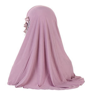 หมวกฮิญาบแฟชั่นหลากสีสำหรับสตรีมุสลิม พร้อมดอกไม้ 3 ดอก ผ้าคลุมศีรษะอิสลามสำเร็จรูป ฮิญาบสำเร็จรูป - Product Image 3