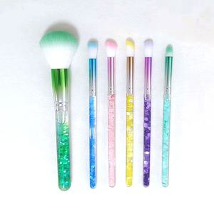 Nouvel Arrivage Magnifique Ensemble de Pinceaux de Maquillage Liquides Scintillants de Luxe avec Logo Personnalisé Kit de Pinceaux Cosmétiques Tendance Vente en Gros - Product Image 3